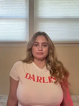 Snapshot of Sophie_Raegan chatting on 05-22-26, 05:40 Sophie Raegan online show from 05-22-26, 05:40