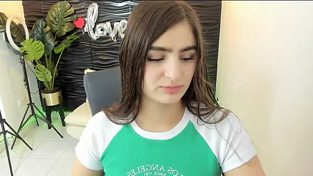 Snapshot of sofia_44 chatting on 03-21-25, 01:12 sofia 44 online show from 03-21-25, 01:12