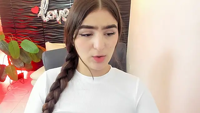 Snapshot of sofia_44 chatting on 09-20-25, 12:50 sofia 44 online show from 09-20-25, 12:50