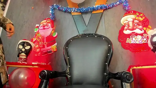 Snapshot of CharlotteScotte chatting on 12-11-24, 12:34 CharlotteScotte online show from 12-11-24, 12:34
