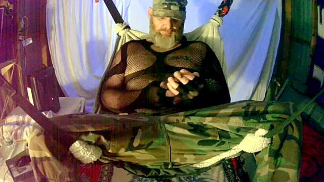 Snapshot of Cummerforyouu2 chatting on 03-28-26, 06:57 Cummerforyouu2 online show from 03-28-26, 06:57