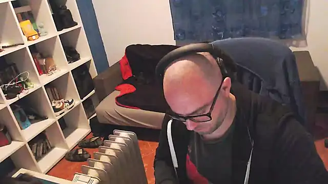 ravingr4d4 online show from 02-20-25, 10:26