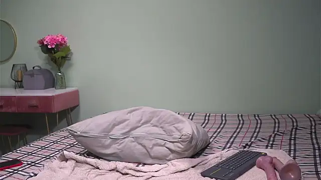 Snapshot of CelineConner chatting on 01-14-25, 08:20 CelineConner online show from 01-14-25, 08:20