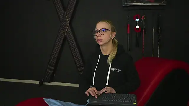 Snapshot of CelineConner chatting on 02-06-25, 05:14 CelineConner online show from 02-06-25, 05:14