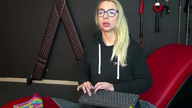 Snapshot of CelineConner chatting on 02-07-25, 05:10 CelineConner online show from 02-07-25, 05:10