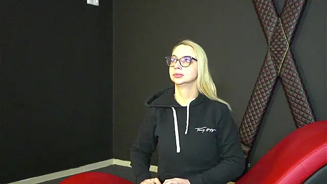 Snapshot of CelineConner chatting on 02-20-25, 05:12 CelineConner online show from 02-20-25, 05:12