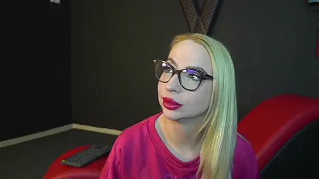 Snapshot of CelineConner chatting on 02-28-25, 05:26 CelineConner online show from 02-28-25, 05:26