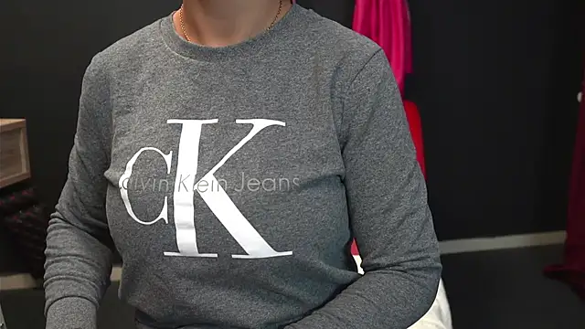 Snapshot of CelineConner chatting on 10-09-25, 04:10 CelineConner online show from 10-09-25, 04:10