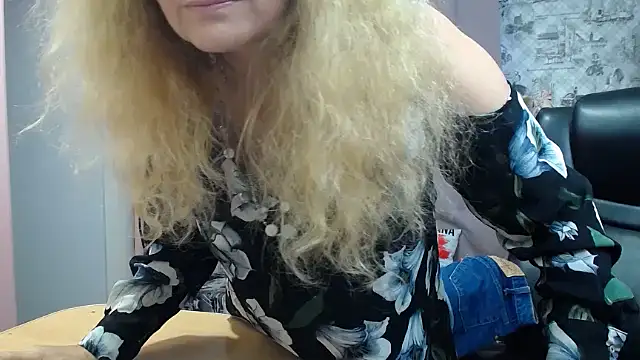 Helen1974 online show from 10-18-25, 11:33