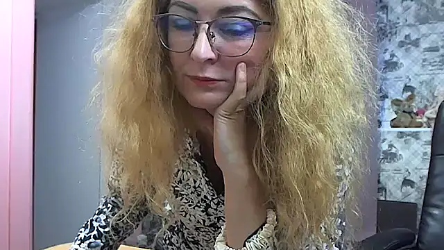 Helen1974 online show from 12-19-25, 01:07