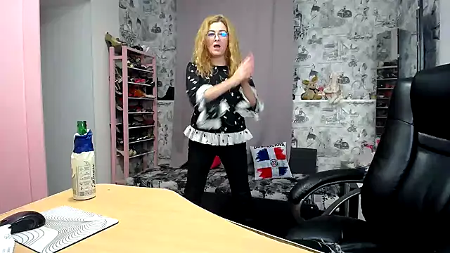 Helen1974 online show from 12-21-25, 01:29