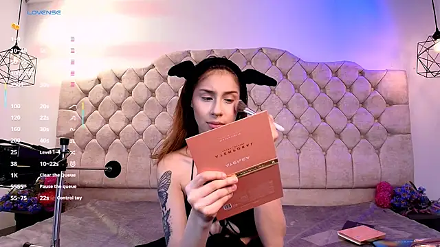 Snapshot of bellablack27 chatting on 02-13-25, 01:15 bellablack27 online show from 02-13-25, 01:15