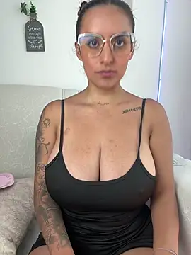 Snapshot of Seized_lust chatting on 03-10-26, 06:24 Seized lust online show from 03-10-26, 06:24