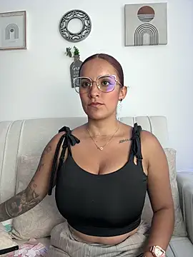 Snapshot of Seized_lust chatting on 03-27-26, 08:08 Seized lust online show from 03-27-26, 08:08