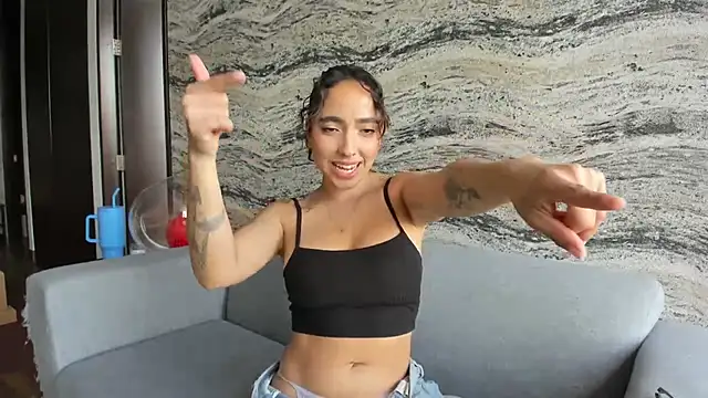 Sophi  a online show from 10-24-25, 08:27