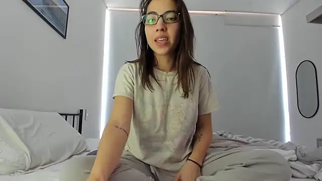 Sophi  a online show from 02-05-26, 02:43