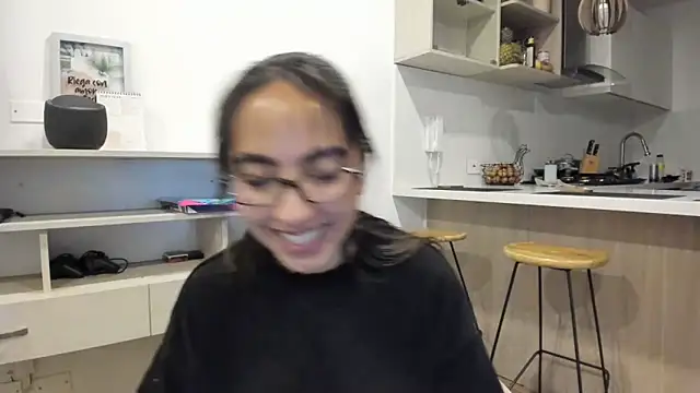 Sophi  a online show from 02-06-26, 02:49