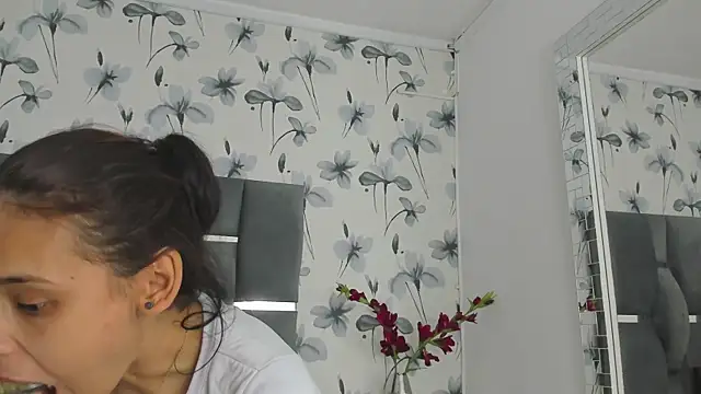 Snapshot of Ehotloveaxxx chatting on 10-21-25, 05:46 Ehotloveaxxx online show from 10-21-25, 05:46