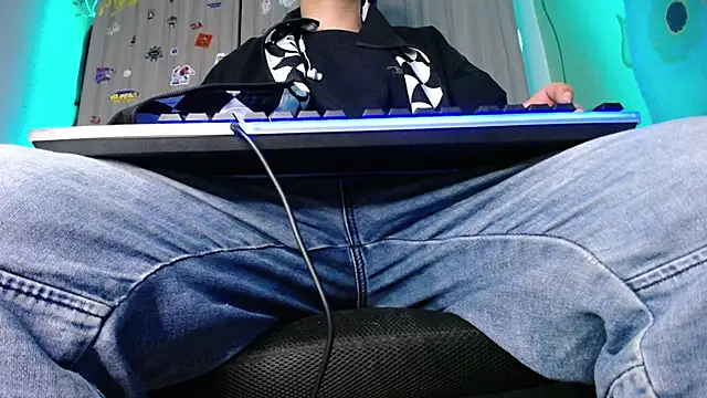 zacwatson  online show from 12-04-24, 06:55