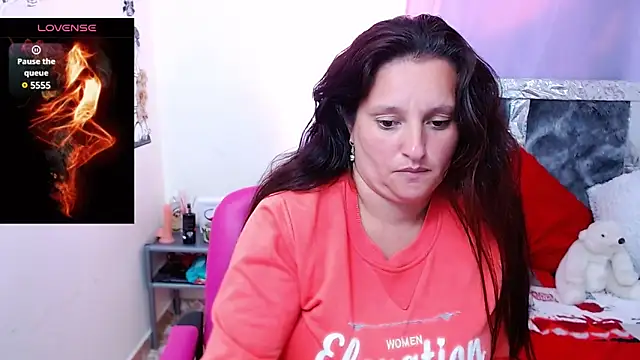 Snapshot of CristialJones_ chatting on 03-11-25, 07:47 CristialJones online show from 03-11-25, 07:47