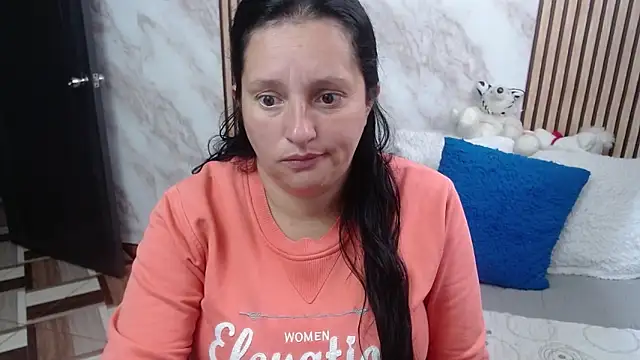 Snapshot of CristialJones_ chatting on 09-10-25, 01:33 CristialJones online show from 09-10-25, 01:33