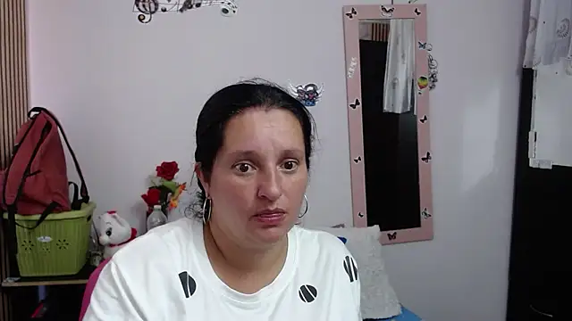 Snapshot of CristialJones_ chatting on 09-23-25, 01:58 CristialJones online show from 09-23-25, 01:58