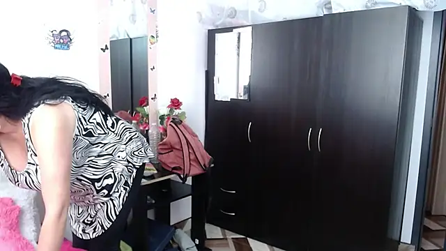 Snapshot of CristialJones_ chatting on 09-29-25, 02:22 CristialJones online show from 09-29-25, 02:22