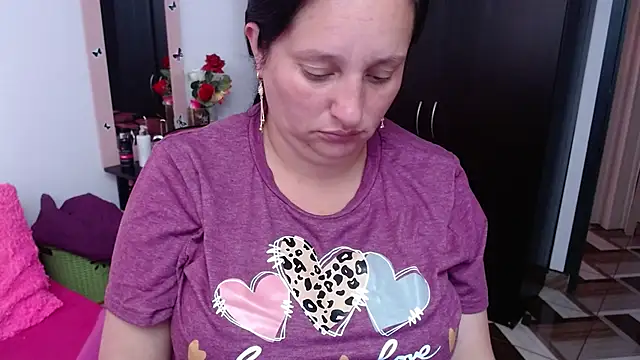 Snapshot of CristialJones_ chatting on 10-06-25, 02:47 CristialJones online show from 10-06-25, 02:47