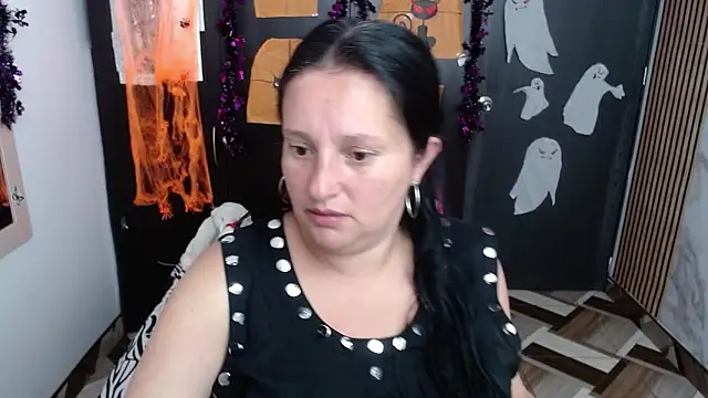 Snapshot of CristialJones_ chatting on 10-30-25, 02:18 CristialJones online show from 10-30-25, 02:18