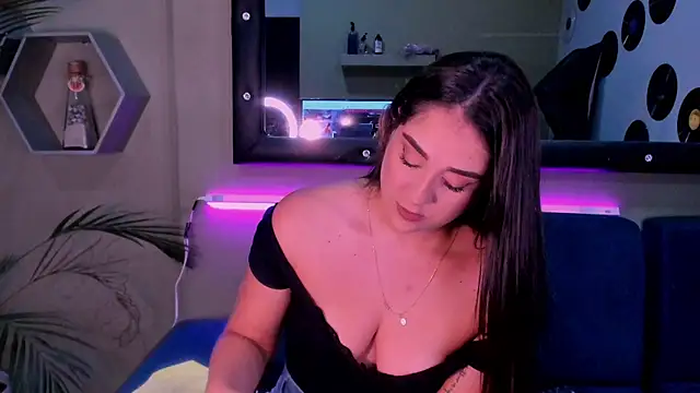 Snapshot of Sussy_Bell01 chatting on 12-09-24, 08:33 Sussy Bell01 online show from 12-09-24, 08:33