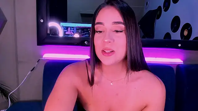 Snapshot of Sussy_Bell01 chatting on 12-12-24, 08:21 Sussy Bell01 online show from 12-12-24, 08:21