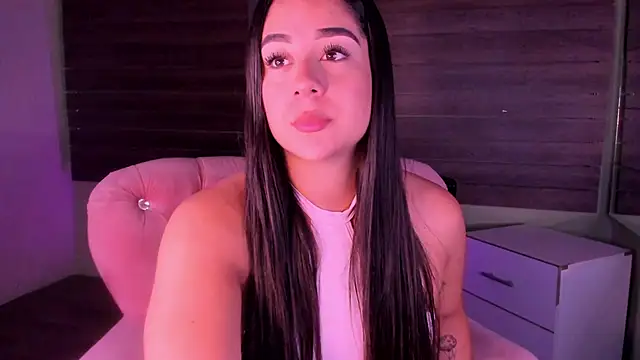 Snapshot of Sussy_Bell01 chatting on 12-28-24, 07:43 Sussy Bell01 online show from 12-28-24, 07:43