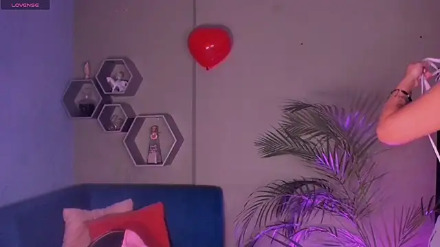 Snapshot of Sussy_Bell01 chatting on 02-20-25, 06:02 Sussy Bell01 online show from 02-20-25, 06:02