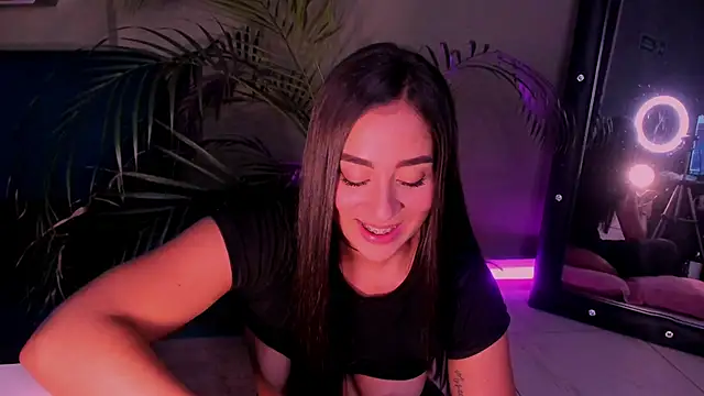 Snapshot of Sussy_Bell01 chatting on 02-23-25, 02:07 Sussy Bell01 online show from 02-23-25, 02:07