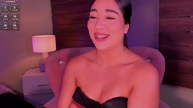 Snapshot of Sussy_Bell01 chatting on 03-15-25, 12:04 Sussy Bell01 online show from 03-15-25, 12:04