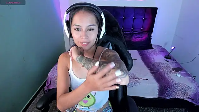 Snapshot of thamaral1 chatting on 01-11-25, 02:36 thamaral1 online show from 01-11-25, 02:36