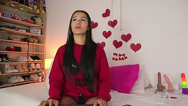 Snapshot of thamaral1 chatting on 03-18-25, 04:15 thamaral1 online show from 03-18-25, 04:15