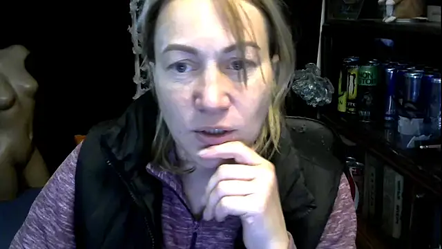 Snapshot of wLESLYMOSw chatting on 10-17-25, 11:02 wLESLYMOSw online show from 10-17-25, 11:02