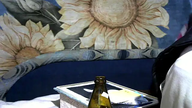 wLESLYMOSw online show from 03-08-26, 01:37