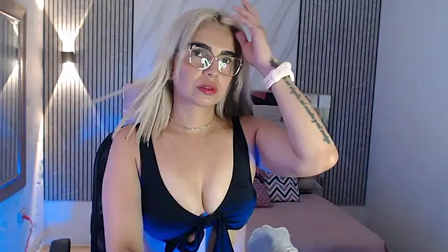 Snapshot of ashley__tylor chatting on 07-18-26, 06:45 ashley tylor online show from 07-18-26, 06:45