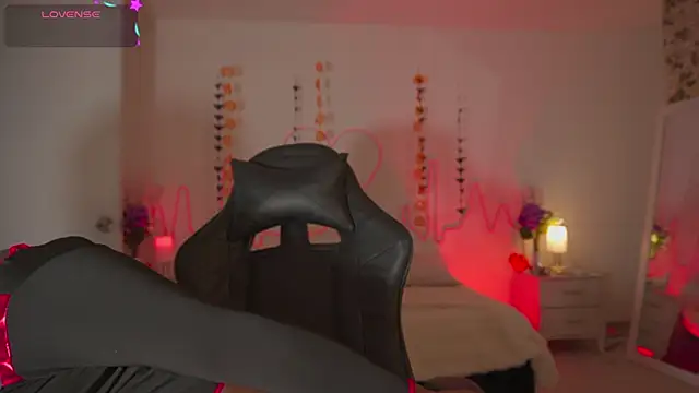 EmmaSanzz  online show from 10-19-25, 11:44