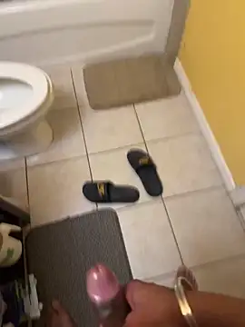 Snapshot of VFuck4U_xxx chatting on 12-03-24, 12:06 VFuck4U xxx online show from 12-03-24, 12:06