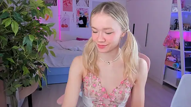 Lily Young online show from 02-06-26, 05:12