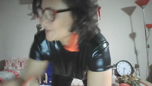 Snapshot of LadyLizi chatting on 12-16-24, 05:33 LadyLizi online show from 12-16-24, 05:33