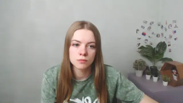 AliceFlirtt  online show from 12-22-25, 10:23