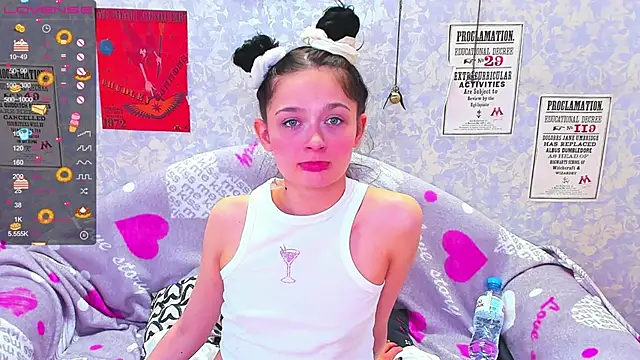 Snapshot of Vanessa_Florence chatting on 02-08-25, 06:22 Vanessa Florence online show from 02-08-25, 06:22