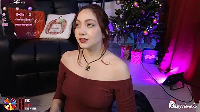 Snapshot of LilyVelvett chatting on 12-06-24, 04:14 LilyVelvett online show from 12-06-24, 04:14