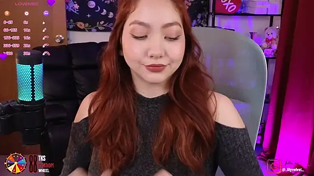 Snapshot of LilyVelvett chatting on 02-22-25, 03:45 LilyVelvett online show from 02-22-25, 03:45