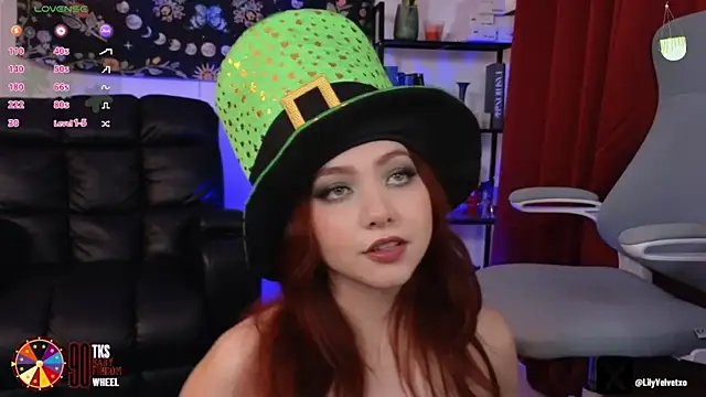 Snapshot of LilyVelvett chatting on 03-18-25, 03:31 LilyVelvett online show from 03-18-25, 03:31