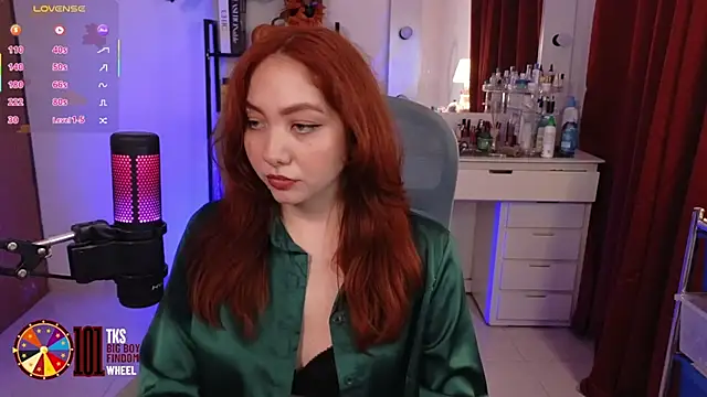 Snapshot of LilyVelvett chatting on 09-11-25, 04:23 LilyVelvett online show from 09-11-25, 04:23